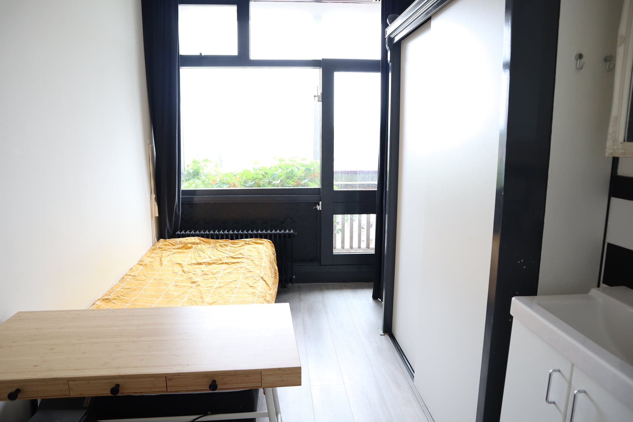 Image accompanying room listing