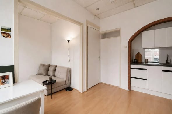 Image accompanying room listing