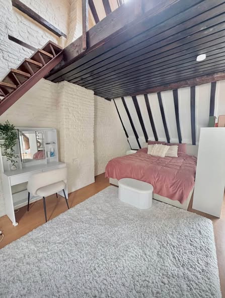 Image accompanying room listing