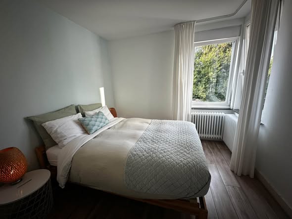 Image accompanying room listing