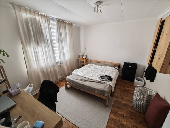 Image accompanying room listing