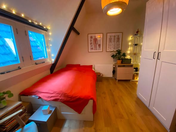 Image accompanying room listing
