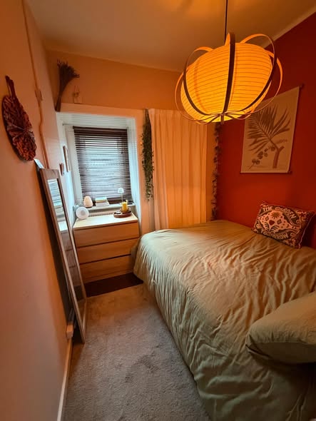 Image accompanying room listing