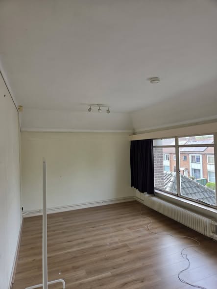 Image accompanying room listing
