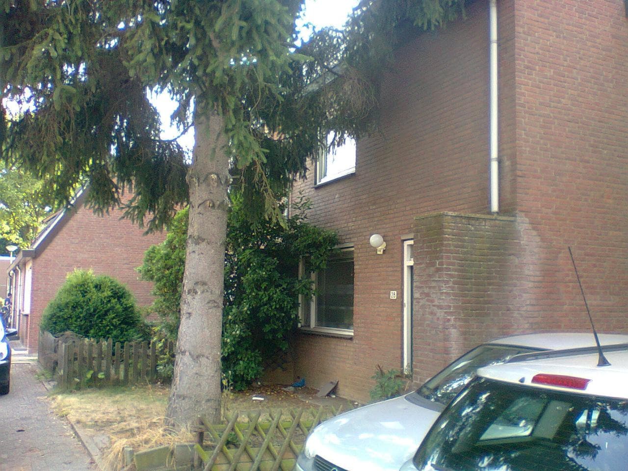 Image accompanying room listing
