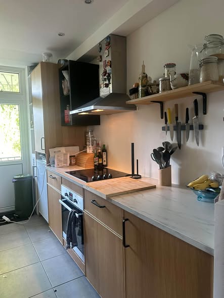 Image accompanying room listing