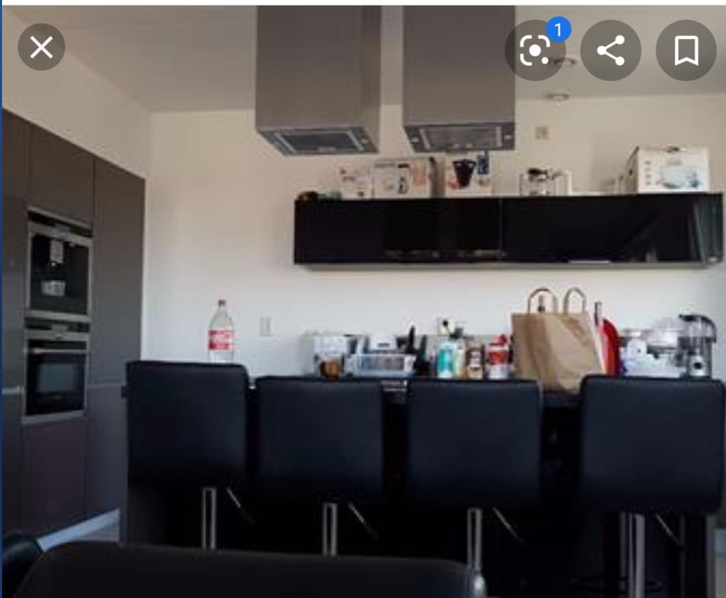 Image accompanying room listing