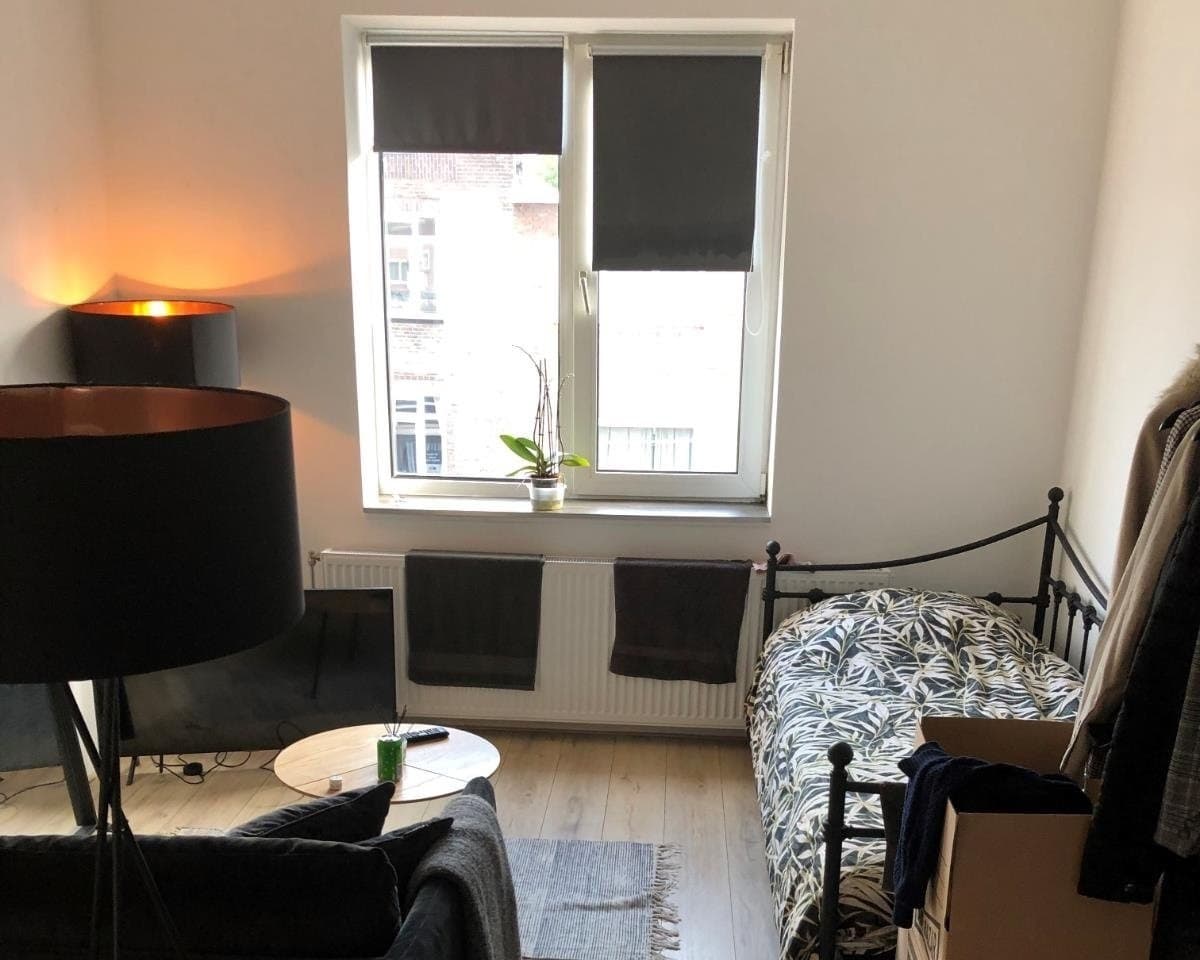 Image accompanying room listing