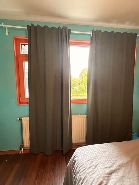 Image accompanying room listing