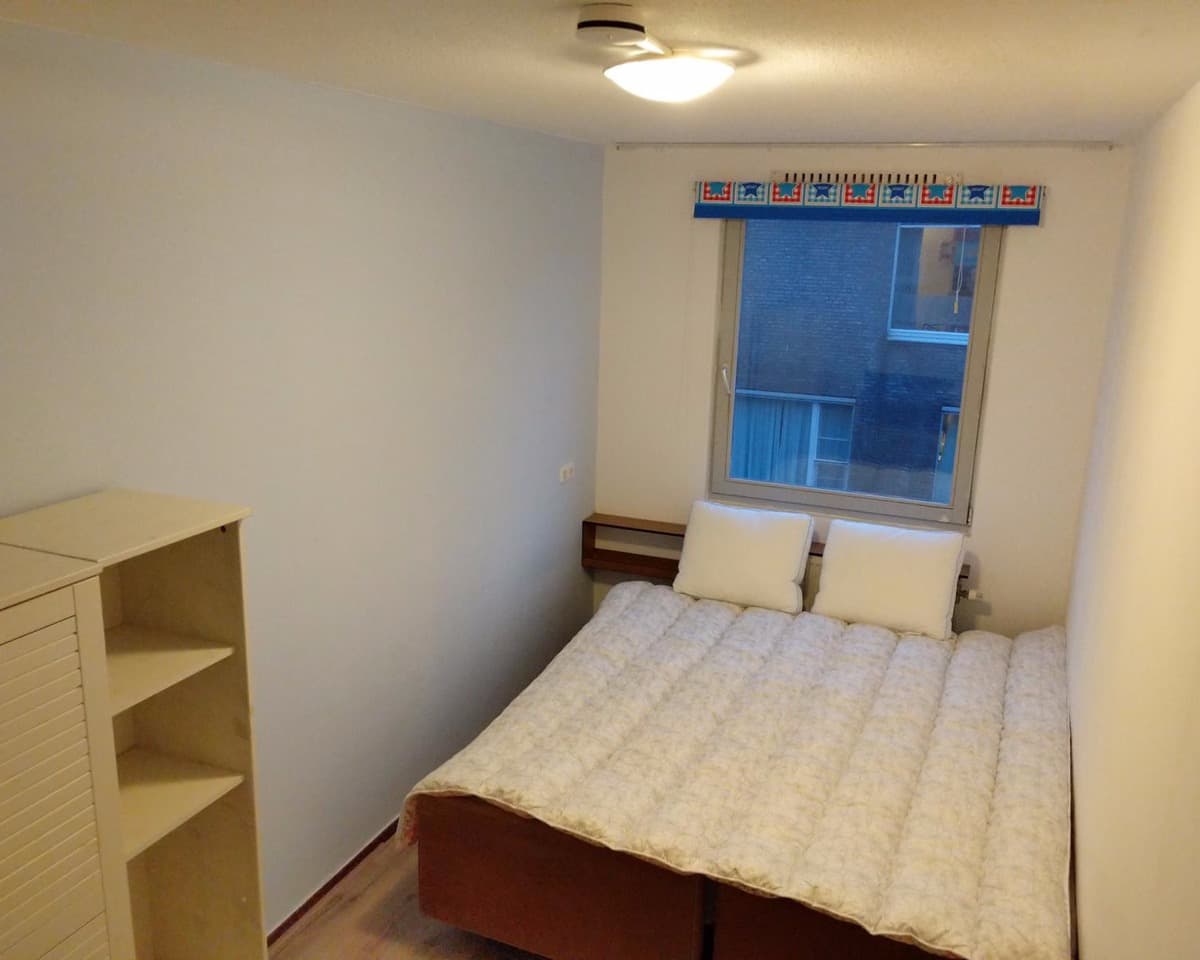 Image accompanying room listing