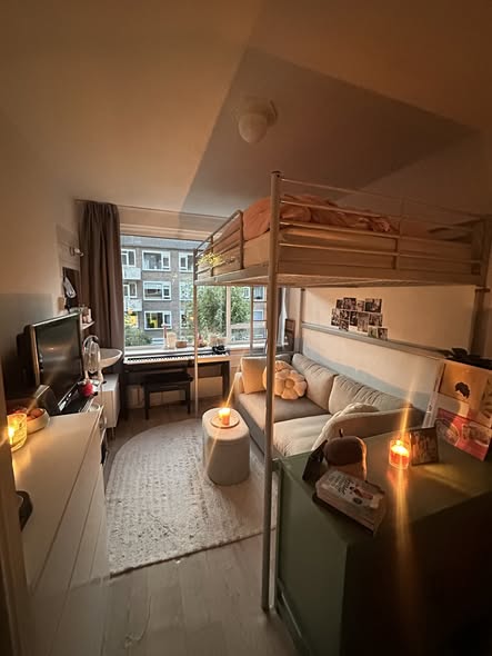 Image accompanying room listing