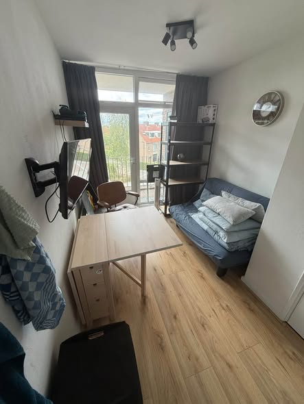 Image accompanying room listing