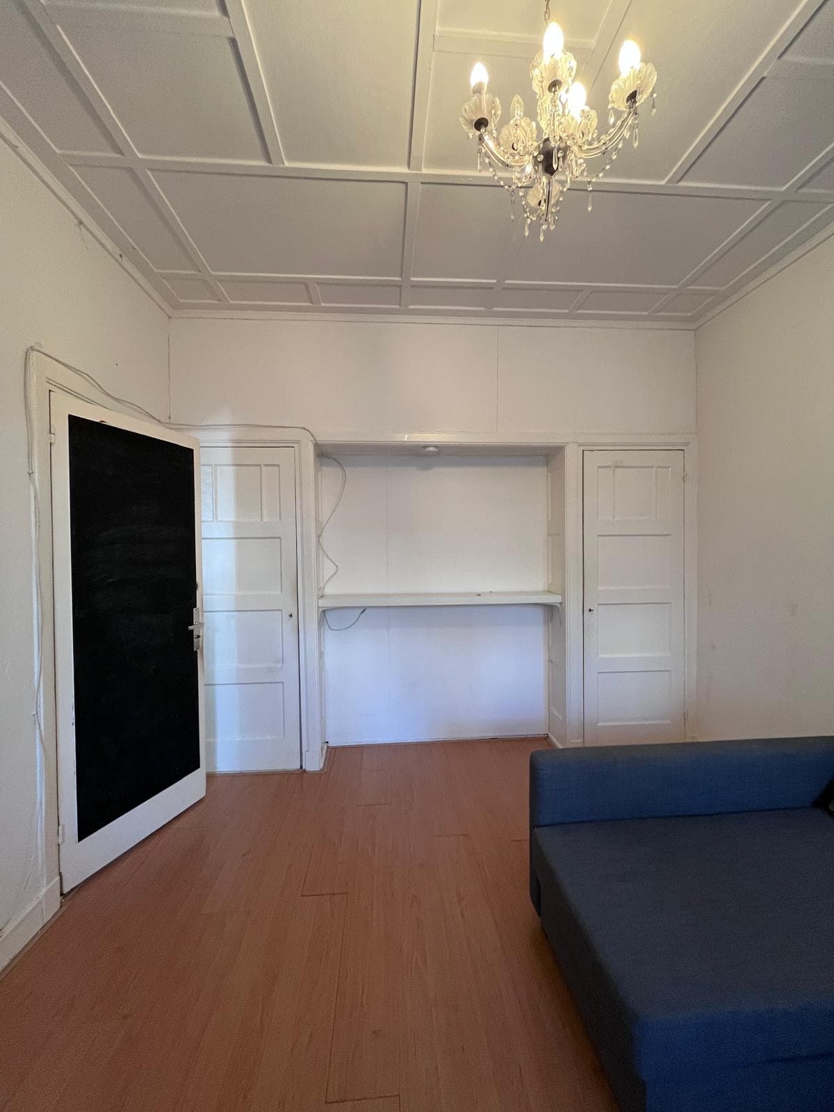 Image accompanying room listing