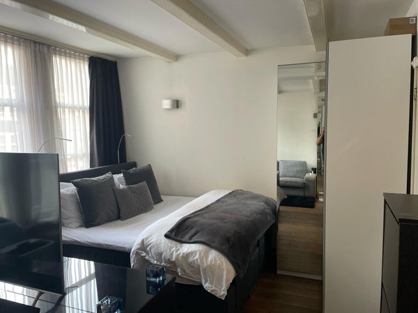 Image accompanying room listing