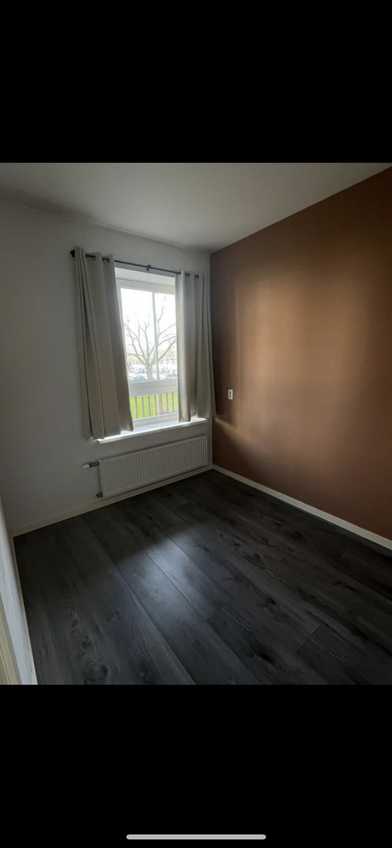 Image accompanying room listing