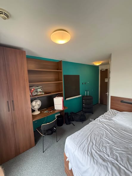 Image accompanying room listing