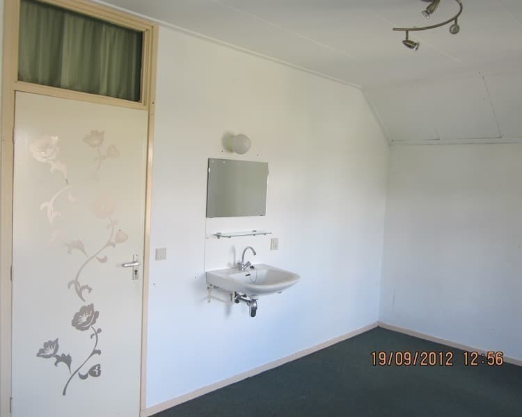 Image accompanying room listing