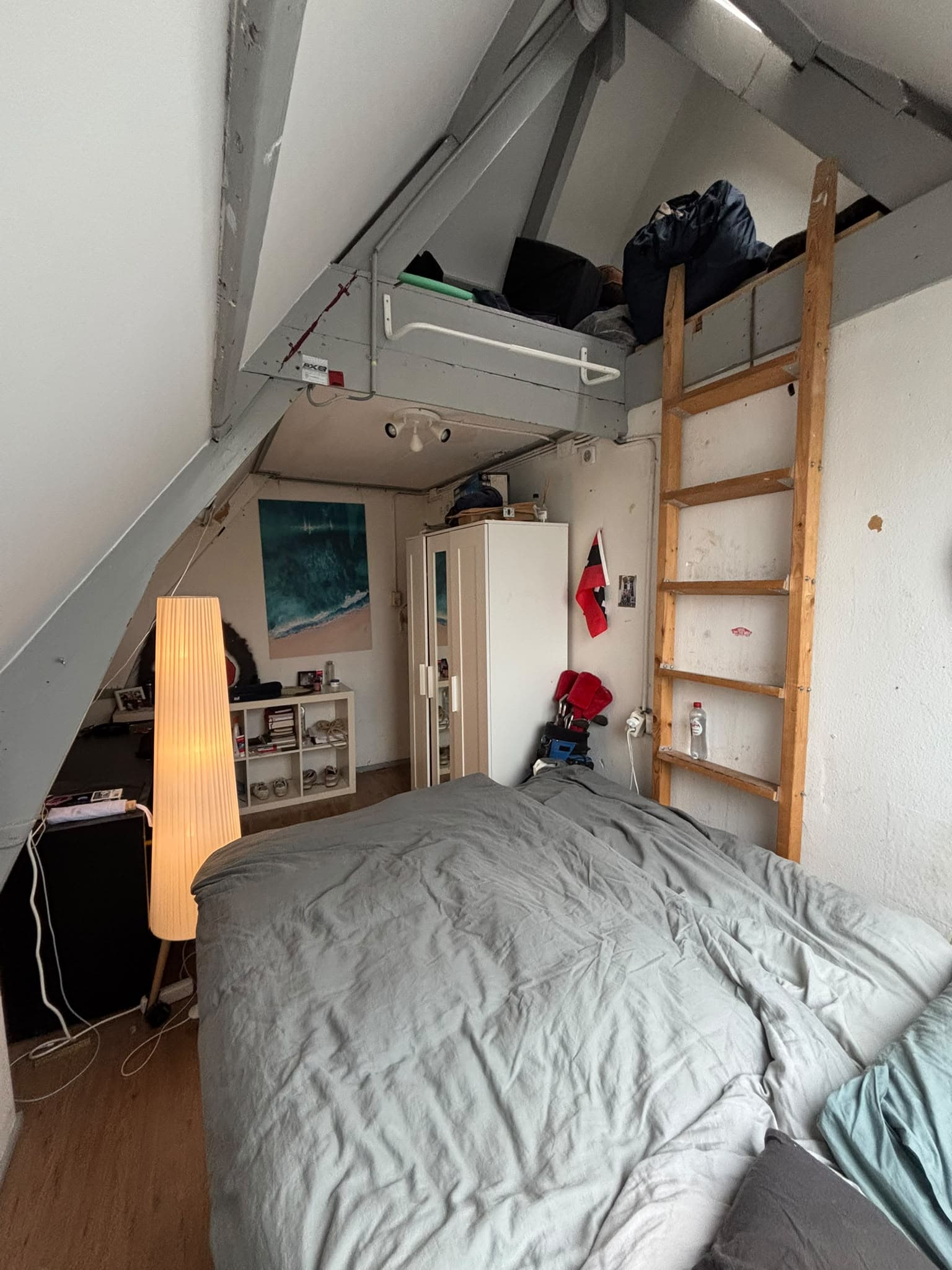 Image accompanying room listing