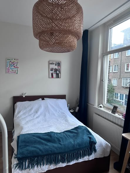 Image accompanying room listing