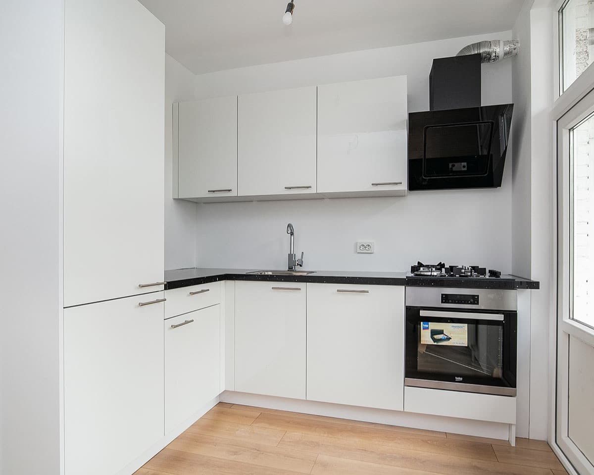 Image accompanying room listing