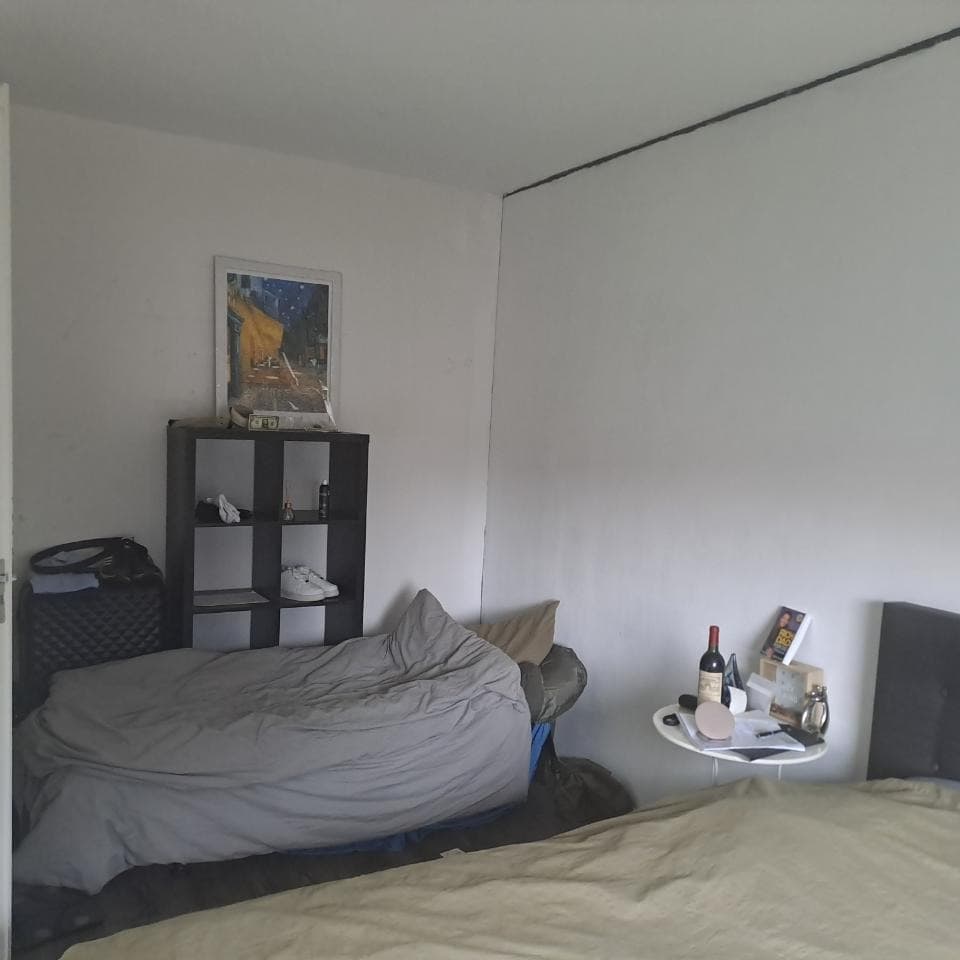 Image accompanying room listing