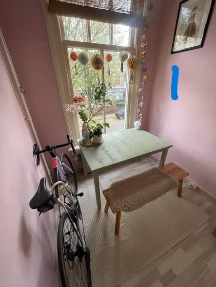 Image accompanying room listing