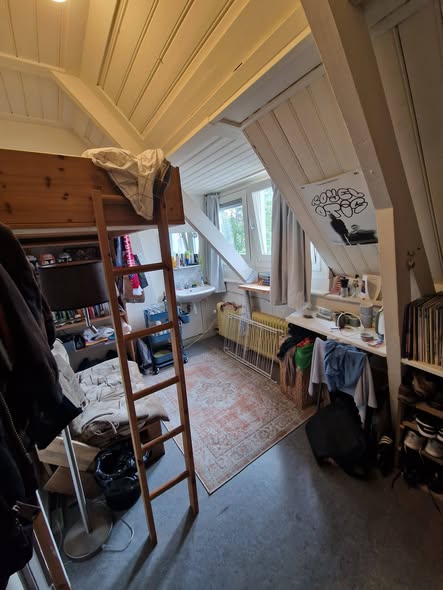 Image accompanying room listing
