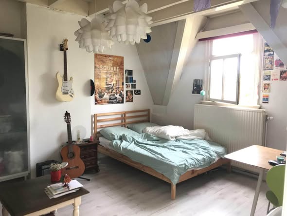 Image accompanying room listing