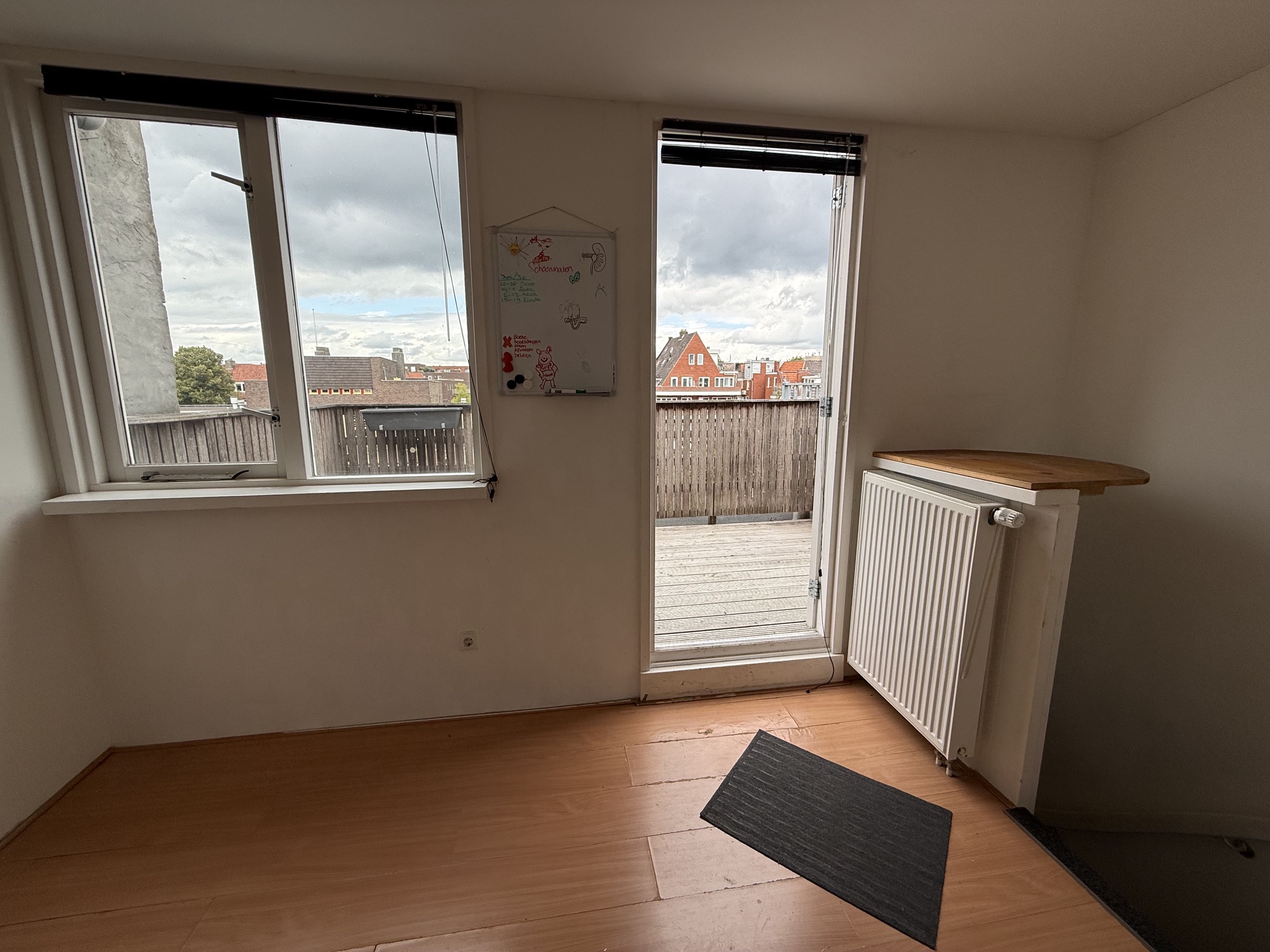 Image accompanying room listing