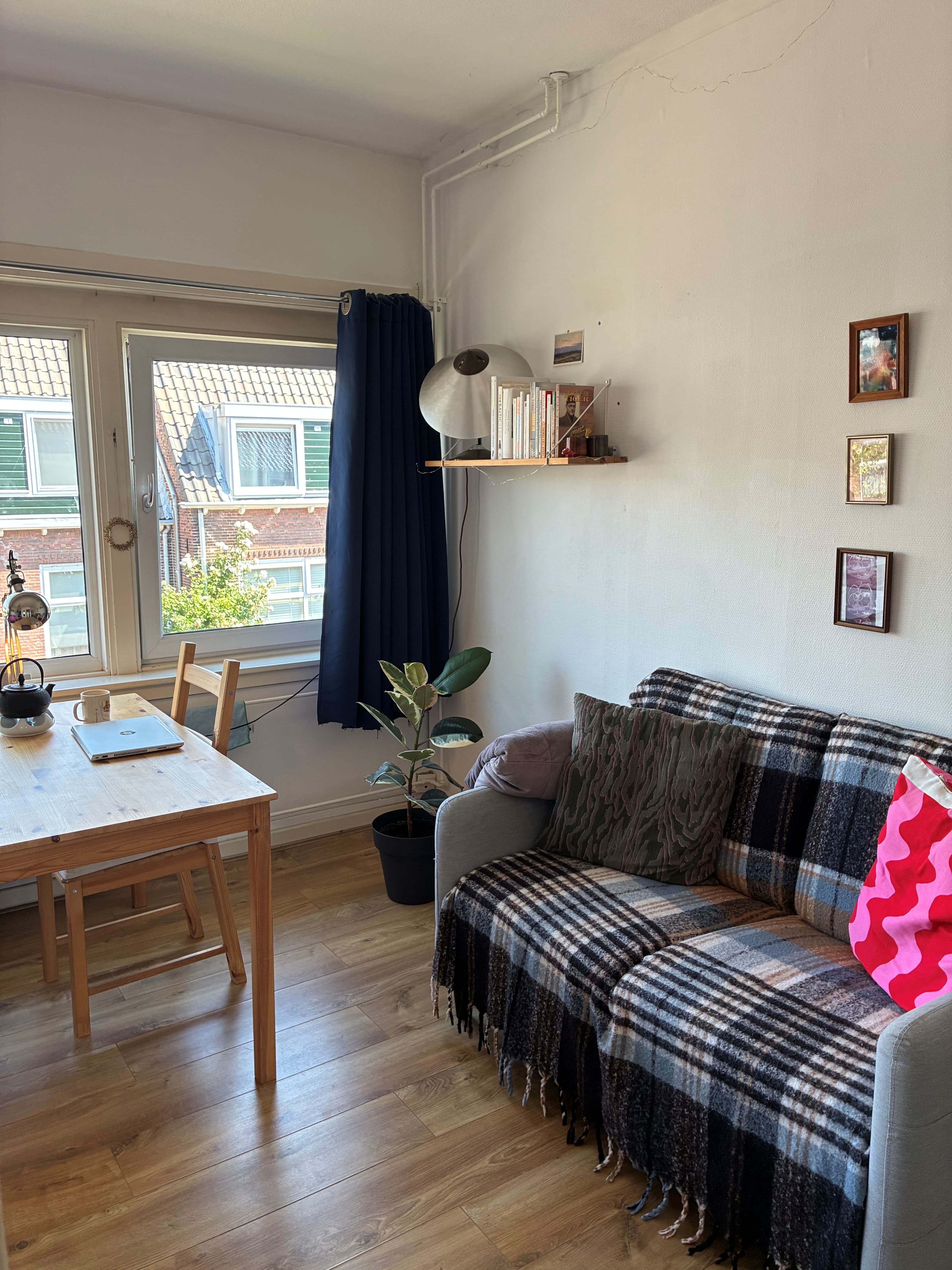 Image accompanying room listing