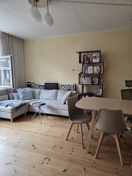 Image accompanying room listing