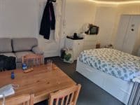 Image accompanying room listing