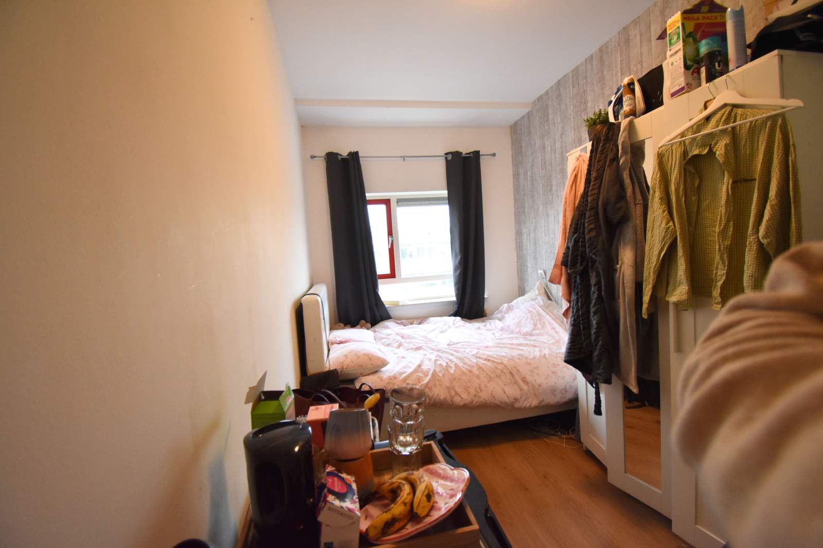 Image accompanying room listing