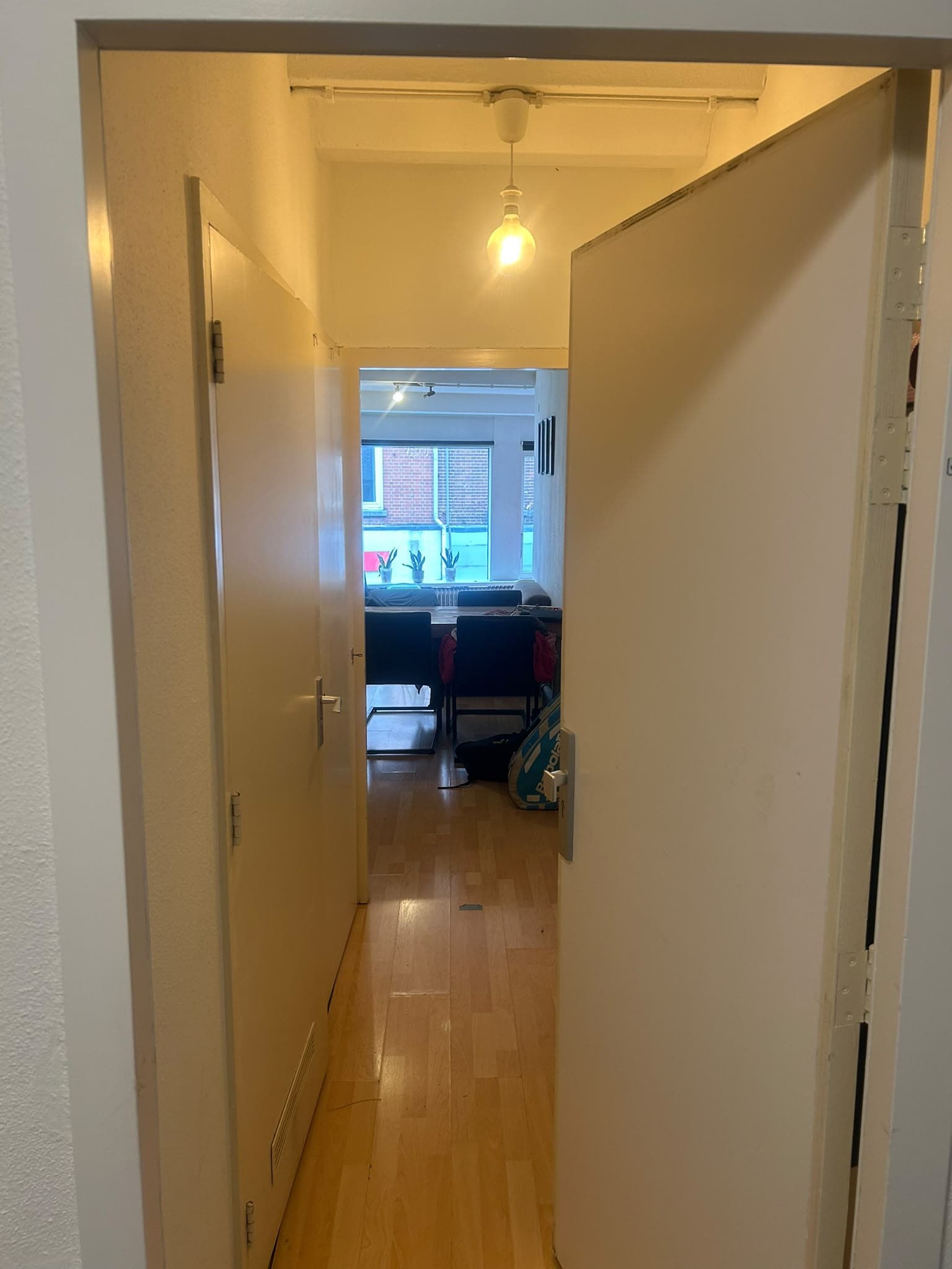Image accompanying room listing