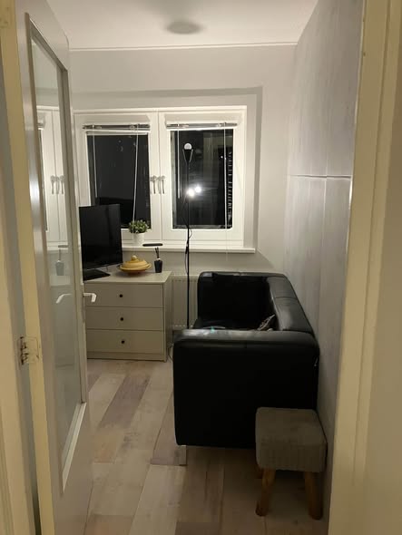 Image accompanying room listing