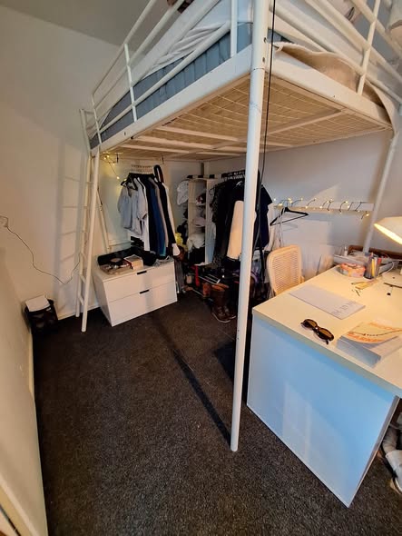 Image accompanying room listing
