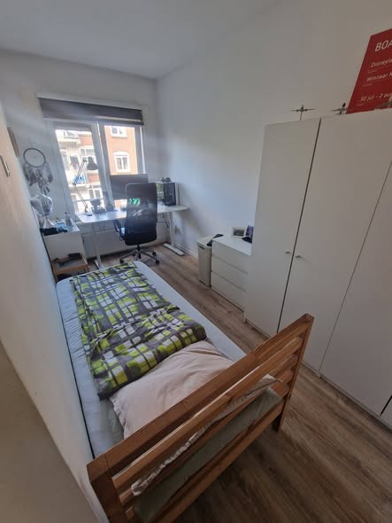 Image accompanying room listing
