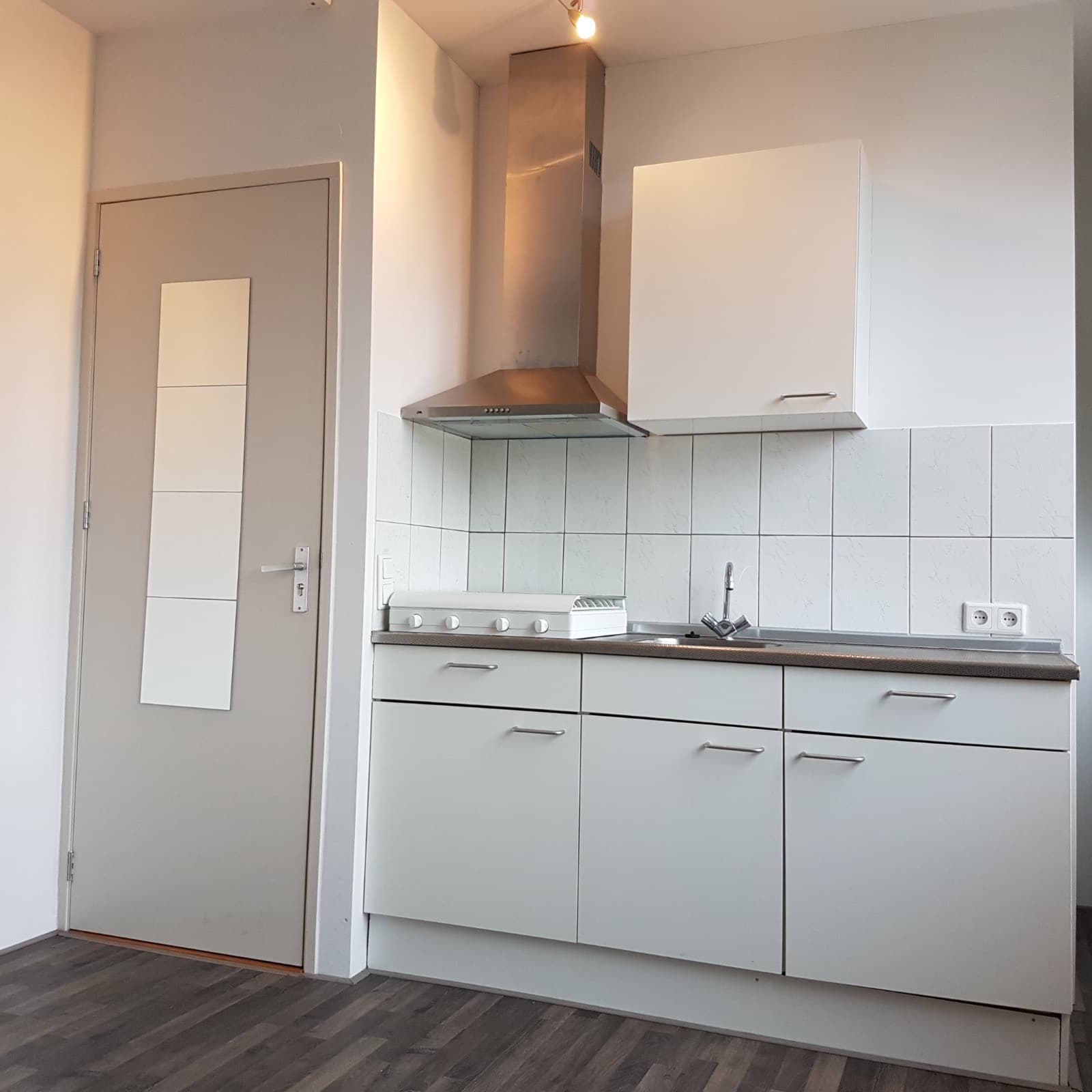 Image accompanying room listing
