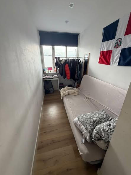 Image accompanying room listing