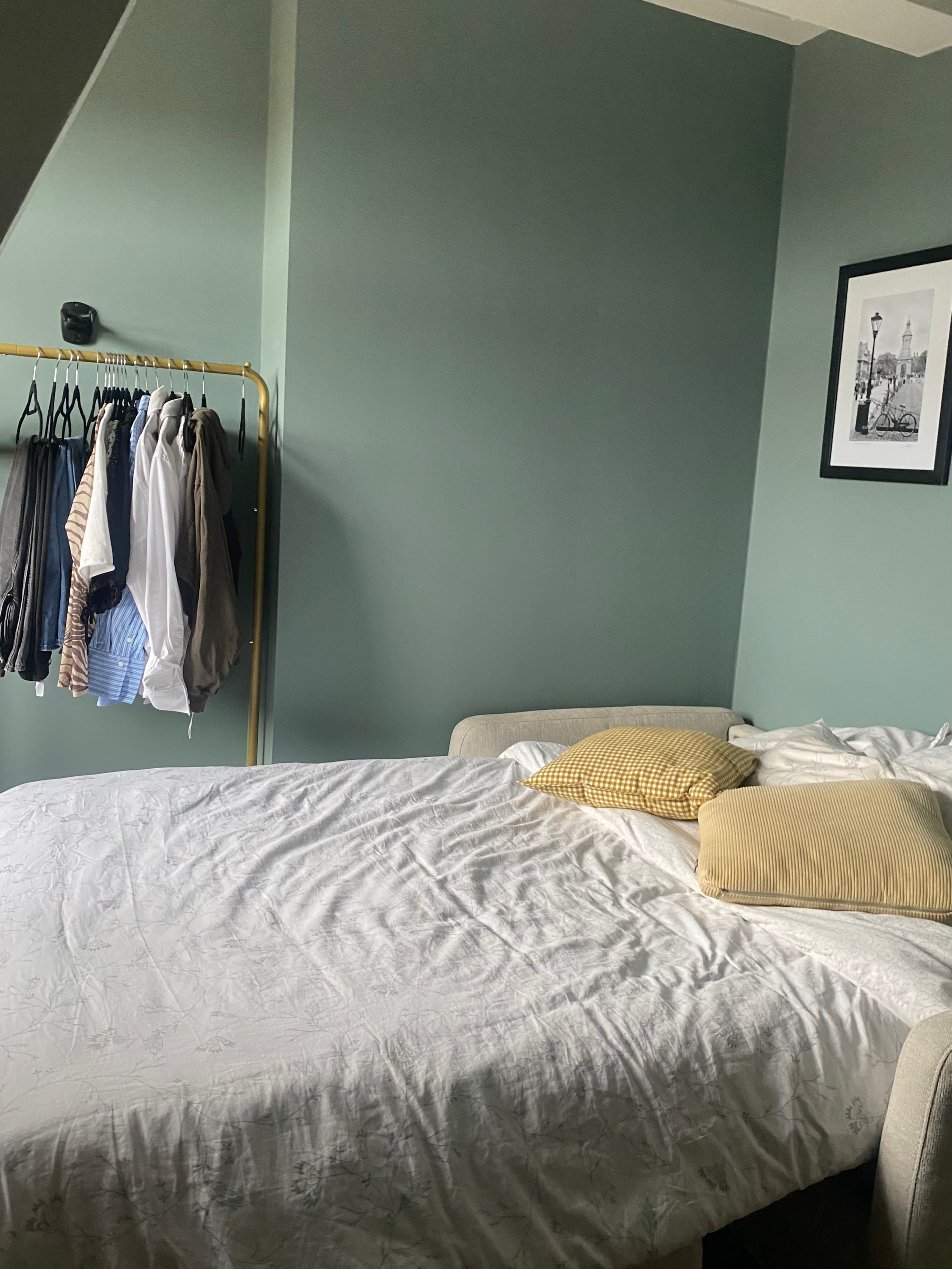 Image accompanying room listing