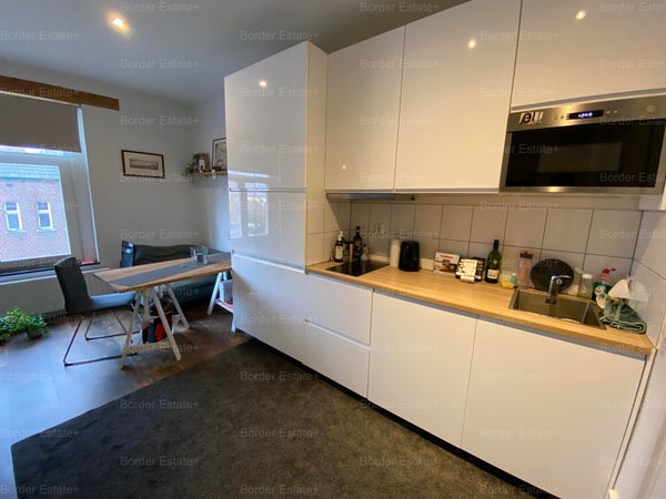 Image accompanying room listing