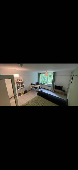 Image accompanying room listing