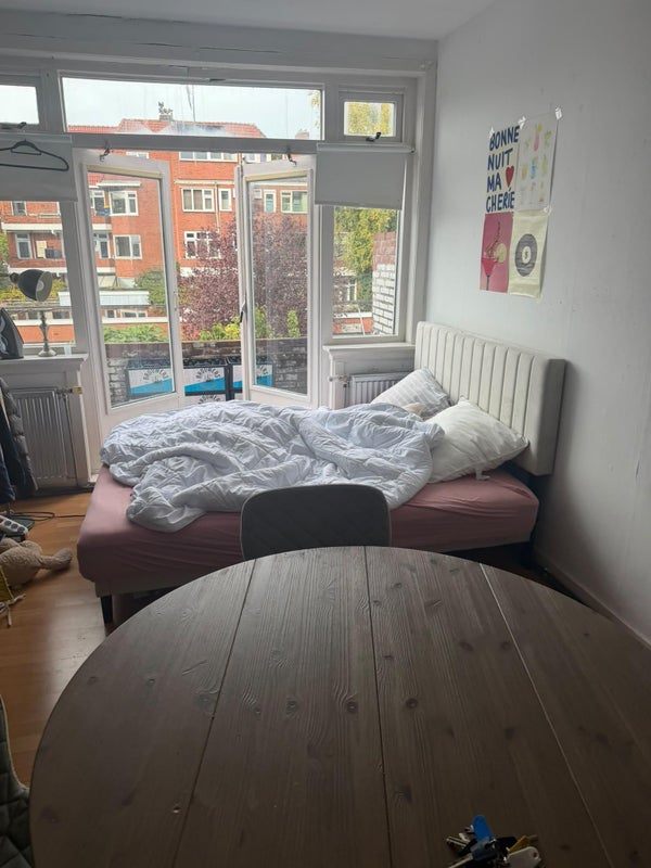 Image accompanying room listing