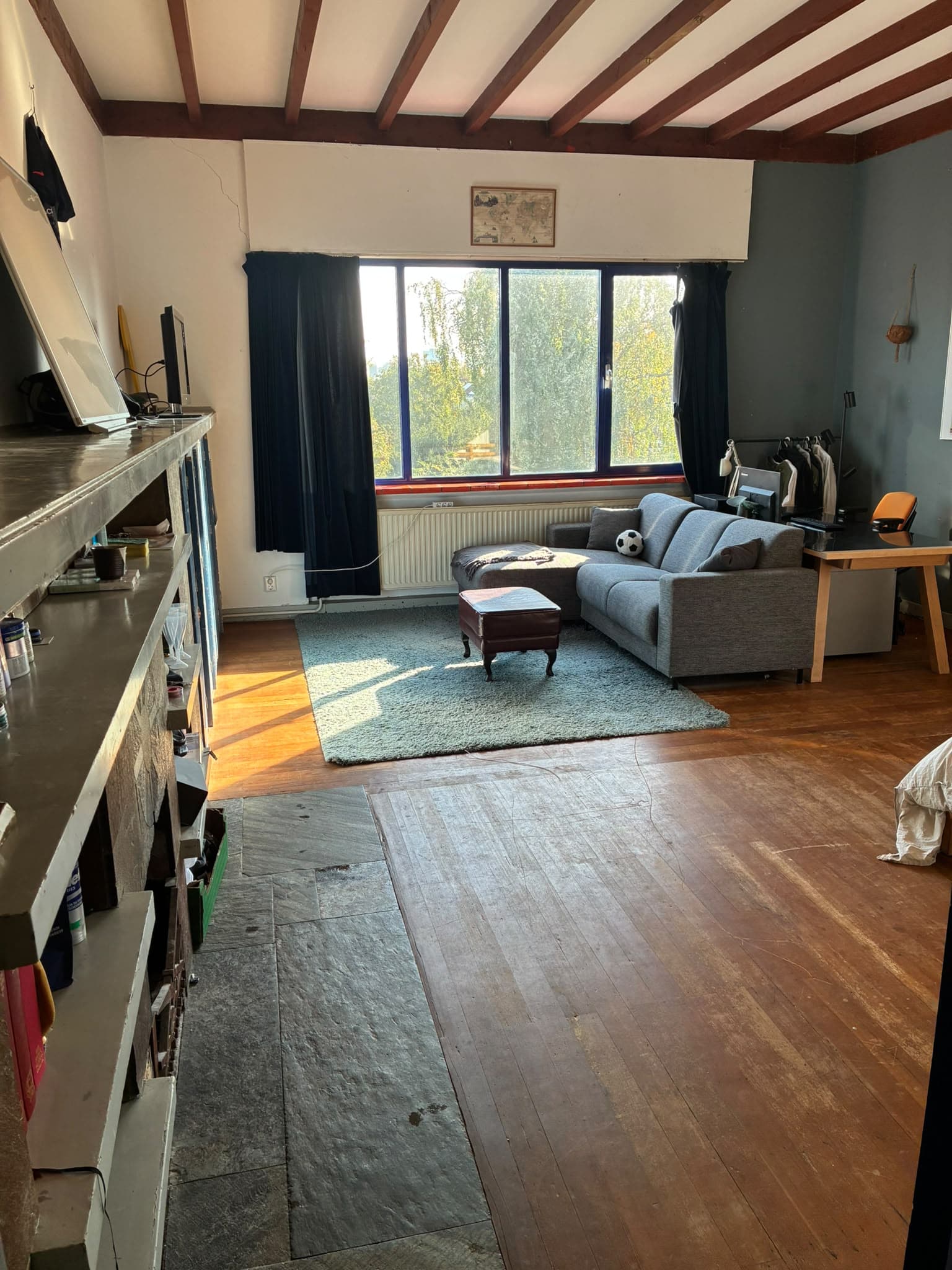 Image accompanying room listing