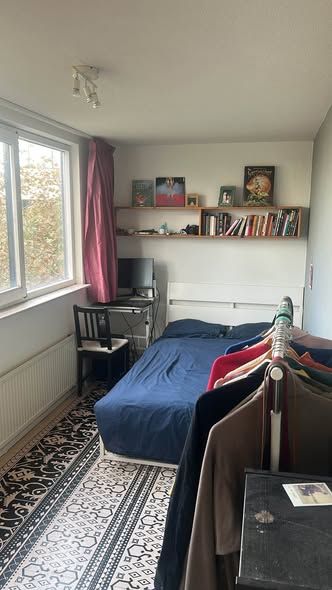 Image accompanying room listing