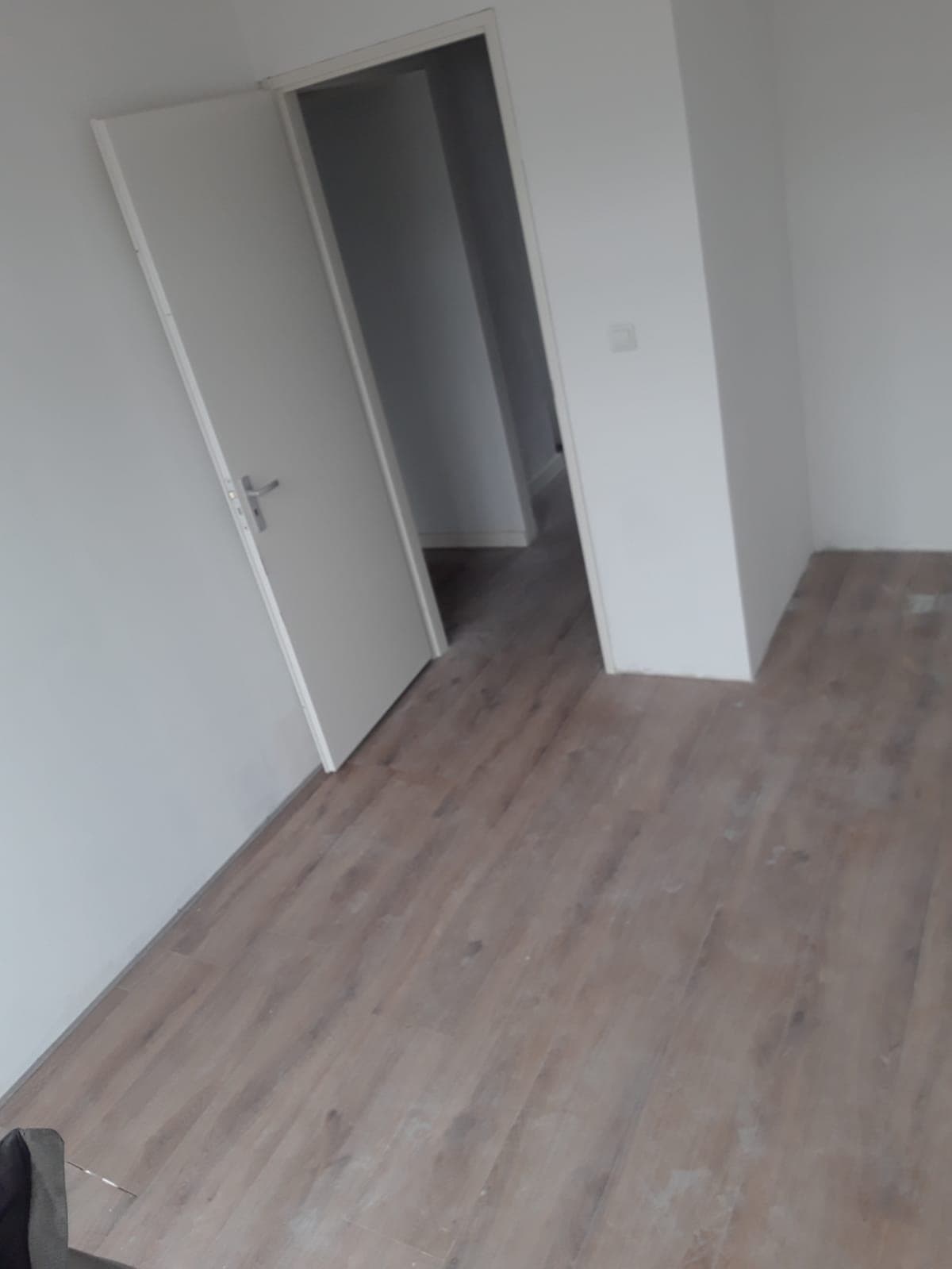 Image accompanying room listing