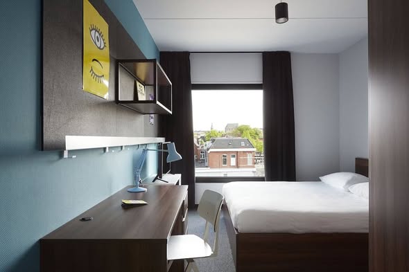 Image accompanying room listing