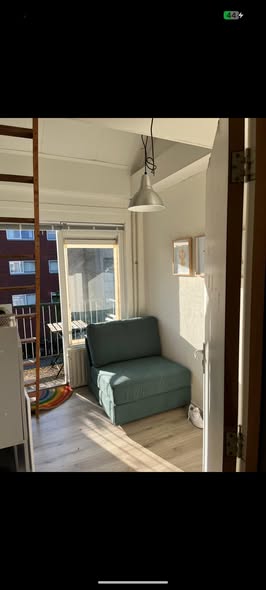 Image accompanying room listing