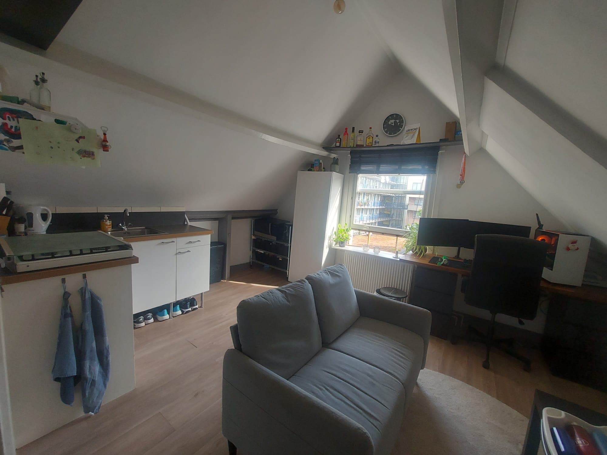 Image accompanying room listing