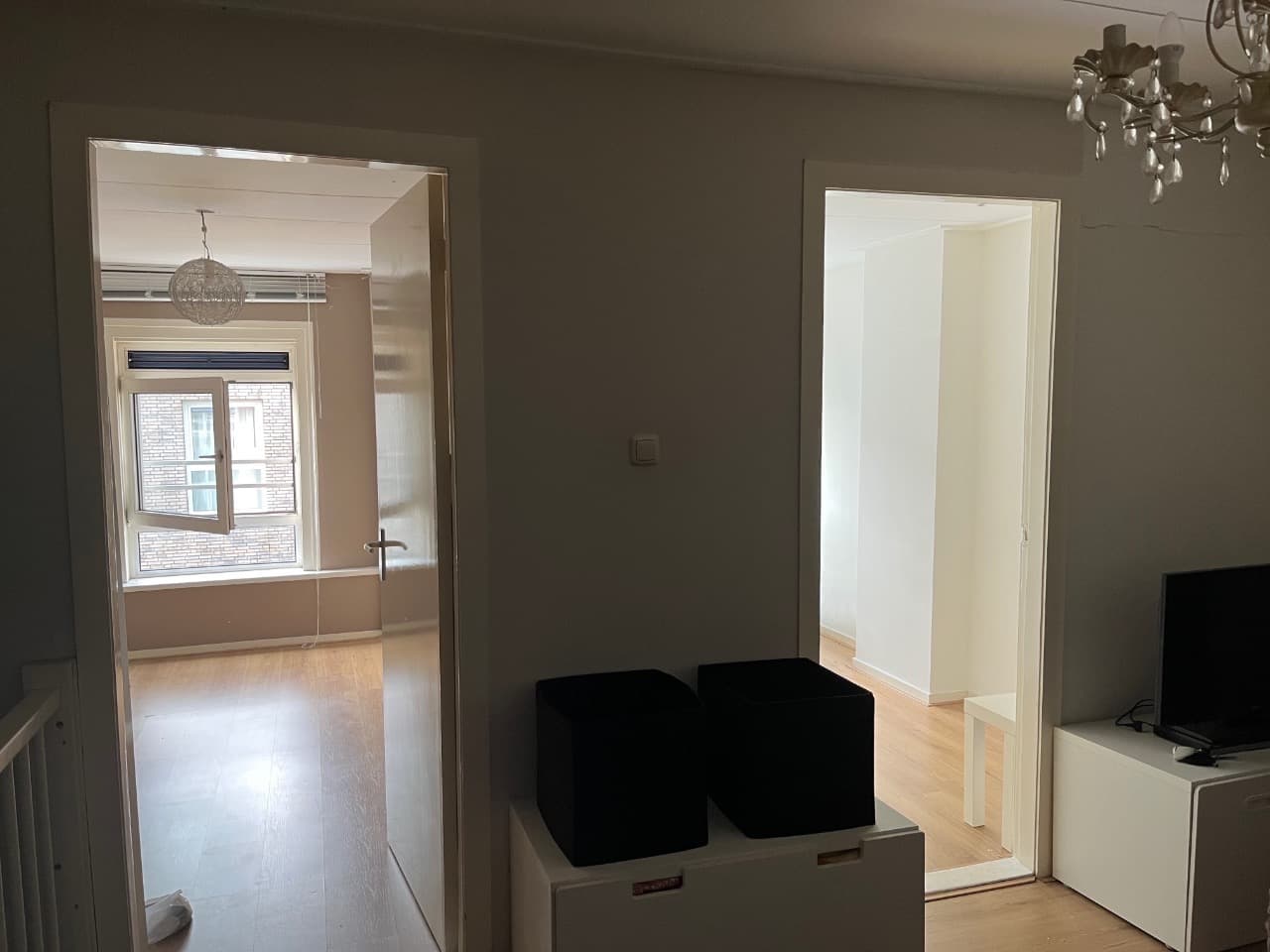 Image accompanying room listing